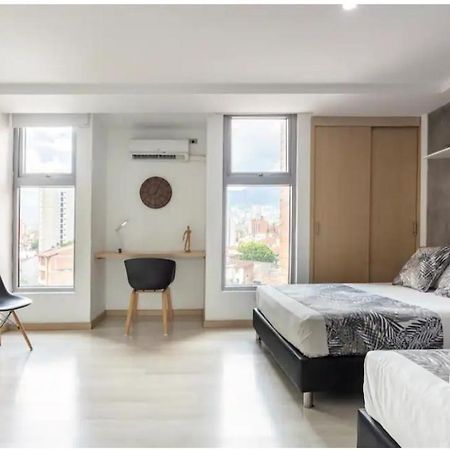 Beautiful & Comfortable Apartment In Laureles Medellín Buitenkant foto