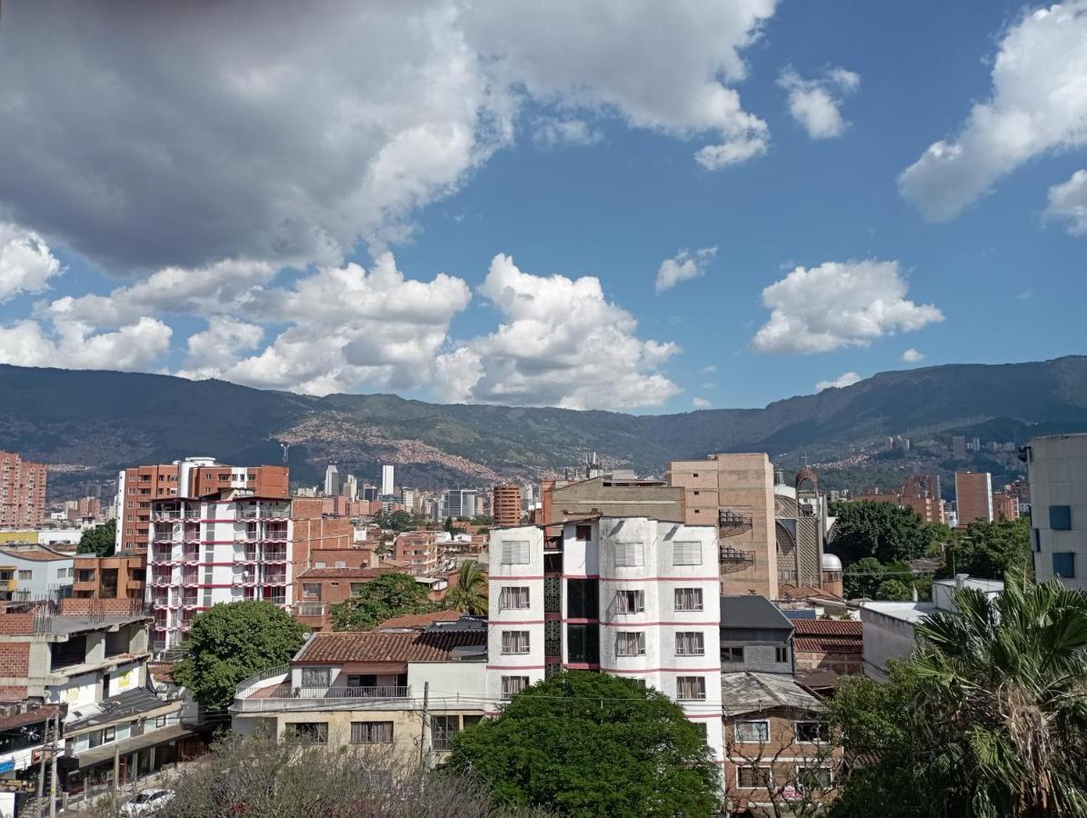Beautiful & Comfortable Apartment In Laureles Medellín Buitenkant foto