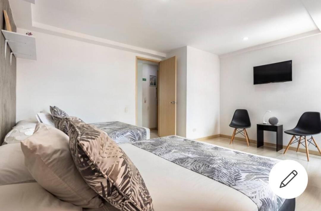Beautiful & Comfortable Apartment In Laureles Medellín Buitenkant foto