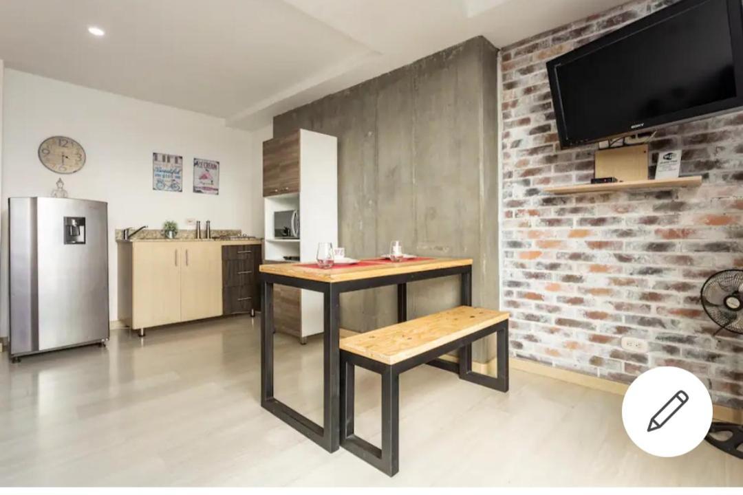 Beautiful & Comfortable Apartment In Laureles Medellín Buitenkant foto